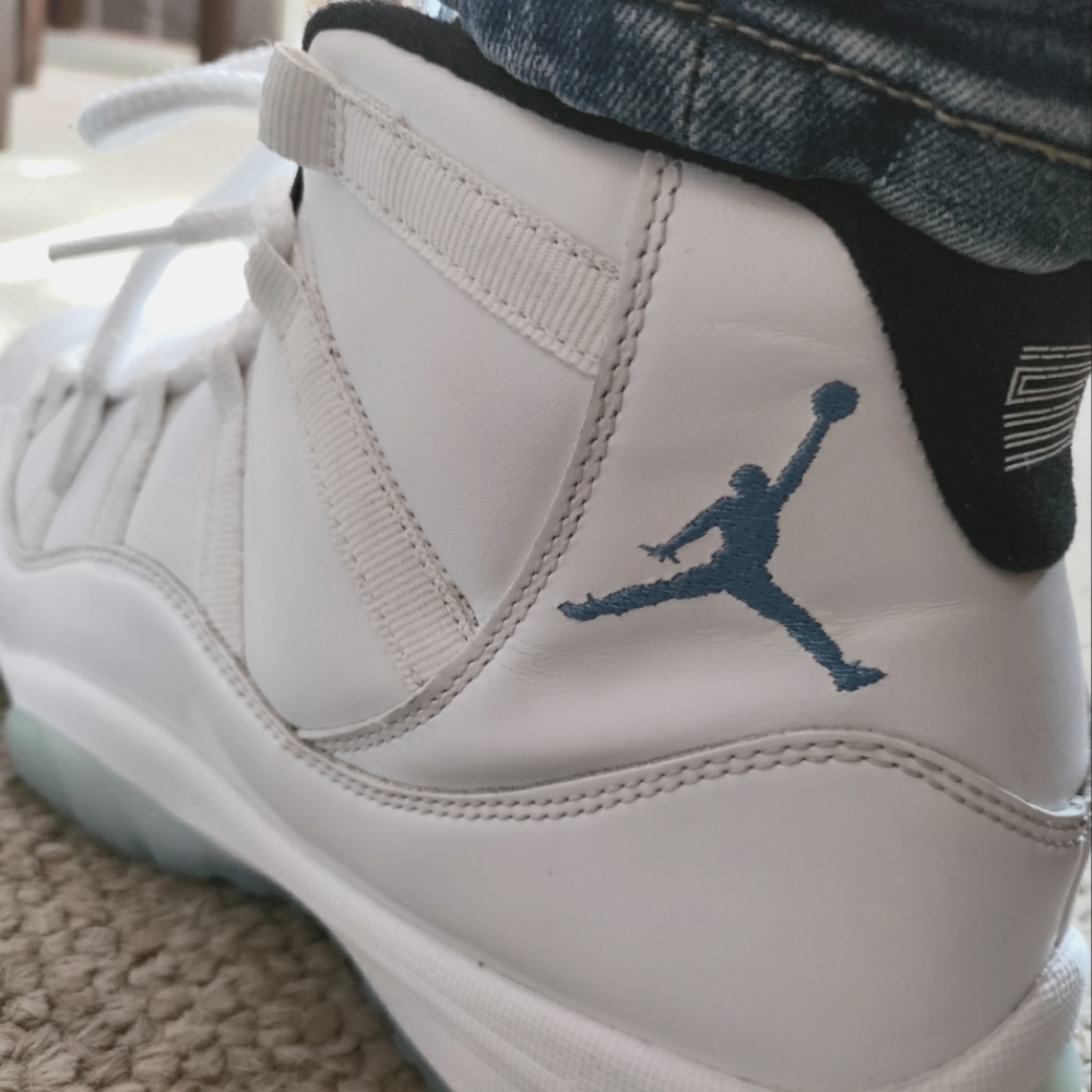 Jordan 11 legend blue